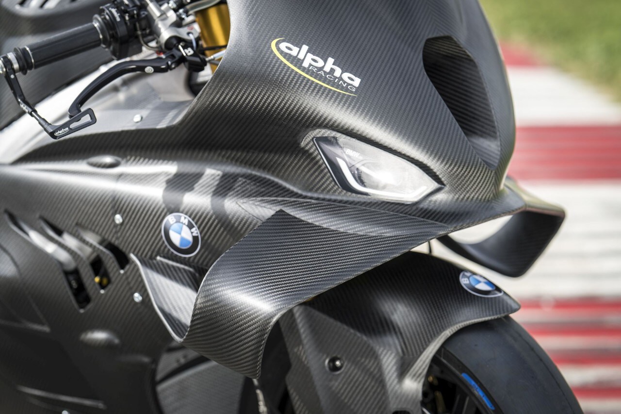 DueruoteTG #238 - Abbiamo guidato in pista la BMW che corre in SBK! 